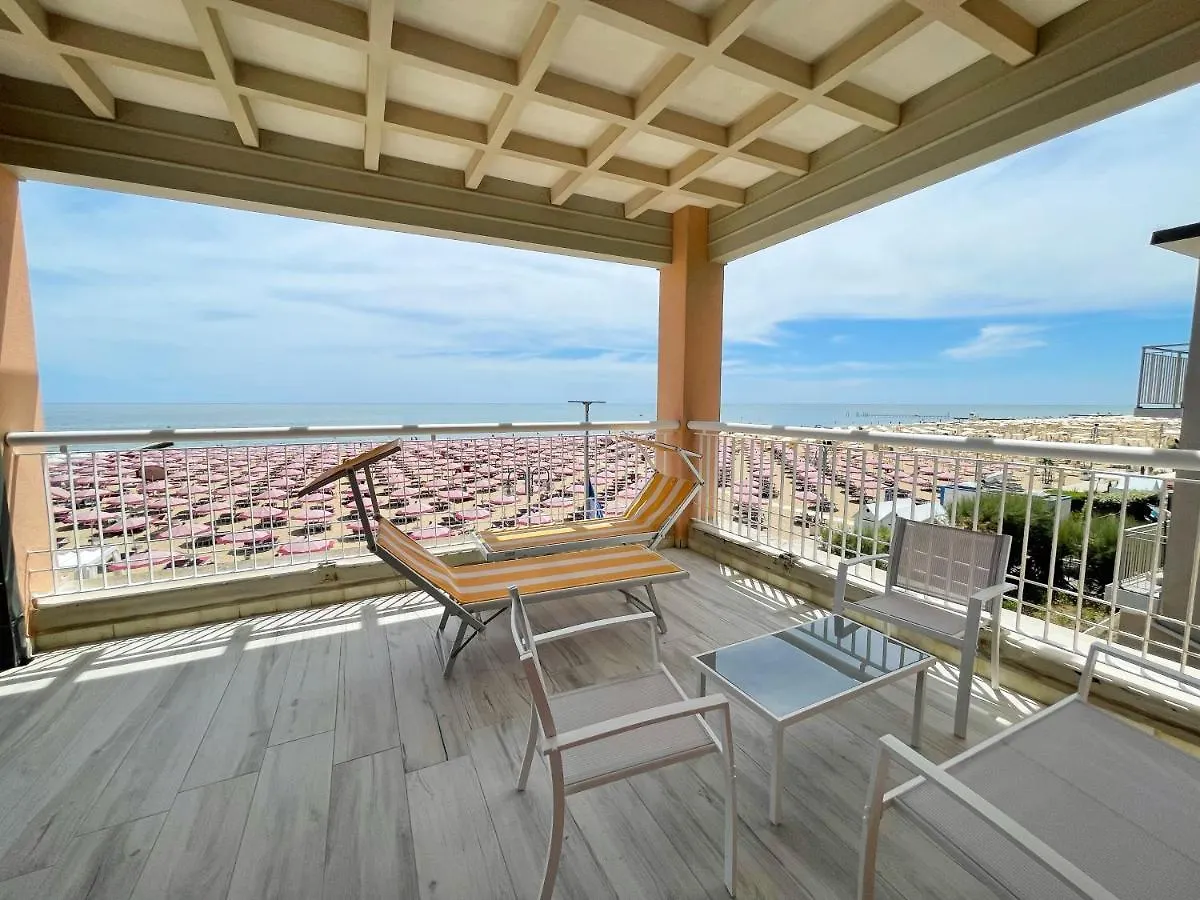 Seafront Lovely Penthouse Flat With Pool location