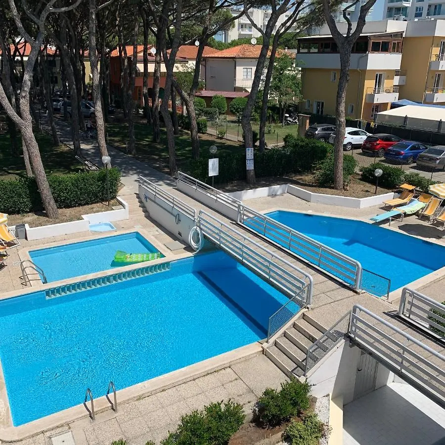 Seafront Lovely Penthouse Flat With Pool Lido di Jesolo Italy