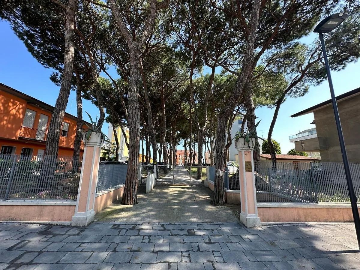 Apartment Seafront Lovely Penthouse Flat With Pool Lido di Jesolo